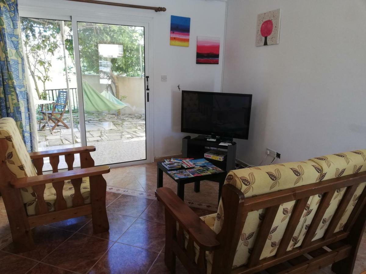 Appartement Chriselina Gottage à Paphos Extérieur photo